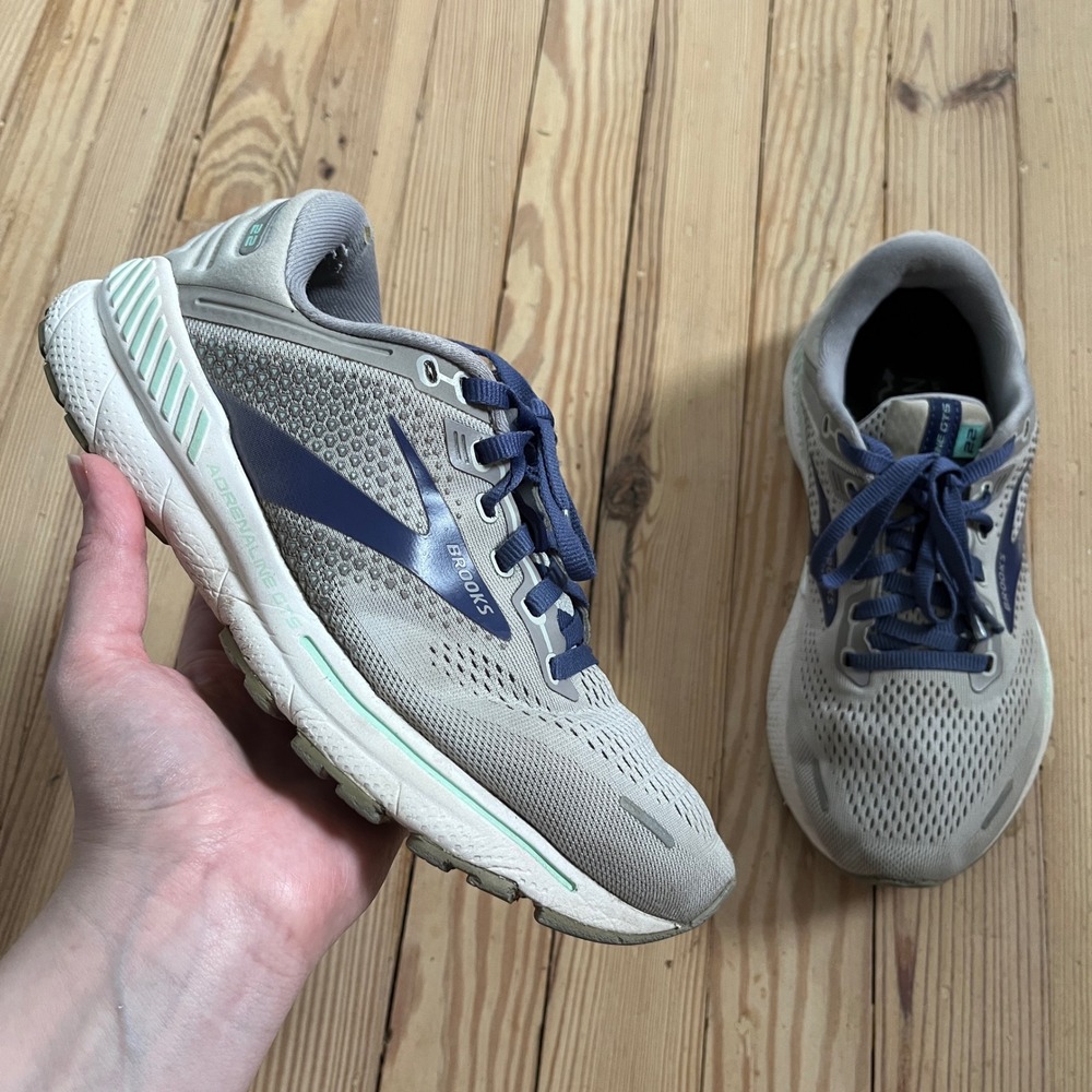 Brooks Adrenaline GTS 22 Running Shoes Womens 7 Wide Grey Navy Blue Stability
